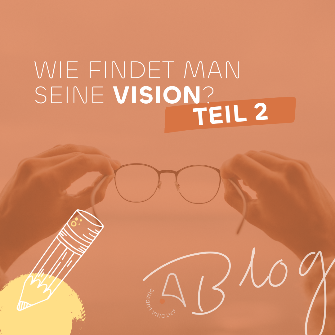 Grafik mit der Aufschrift „Wie findet man seine Vision? Teil 2“, im Hintergrund hält eine Person eine Brille in beiden Händen.
