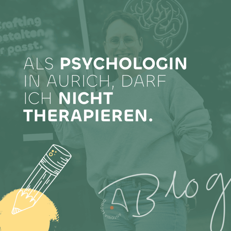 Grafik mit Antonia Ludwig. Text: ‚Als Psychologin in Aurich darf ich nicht therapieren.‘ Antonia lächelt in die Kamera; Illustration mit Bleistift und Blog-Schriftzug.